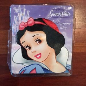 Child’s Snow White wig NEW